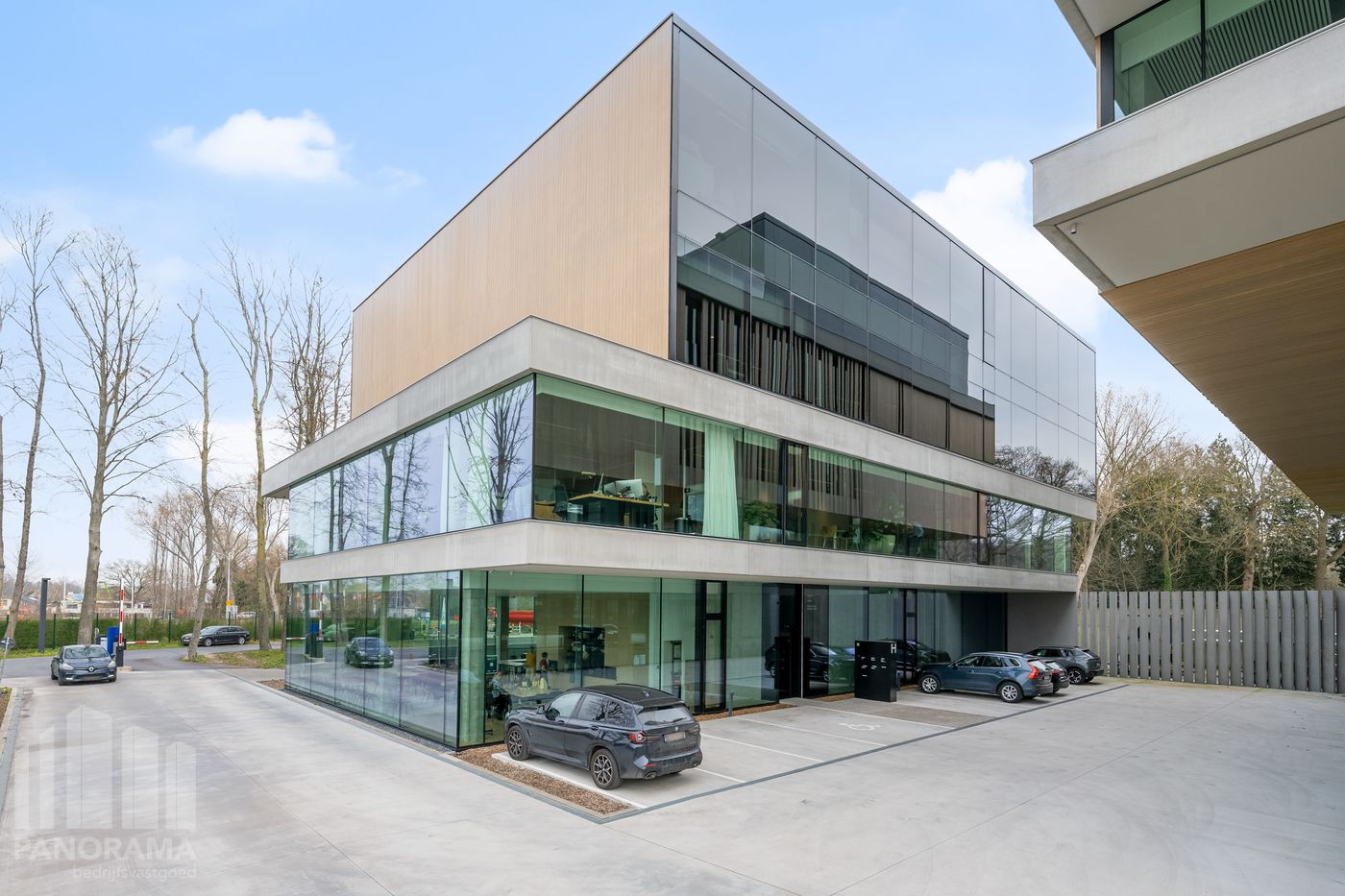 92 m² HIGH-END KANTOREN OP TOPLOCATIE LANGS DE E40 TE OOSTKAMP - foto 4