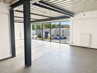 Situé au cœur du Zoning de l’Artisanat à Braine-l’Alleud, cet espace professionnel de ±160 m² offre un cadre idéal pour développer votre activité...