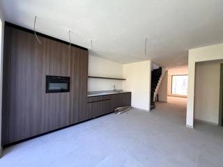Gelegen in de levendige Kerkstraat, midden in het centrum, bevindt zich dit ruim en licht duplexappartement met uniek uitzicht op de kerk. Ideaal...