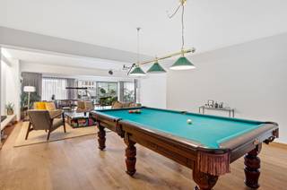 Dit uitgestrekte appartement van ca. 186 m² ligt op een toplocatie in het hart van Antwerpen, nabij het Centraal Station, de Meir en Chinatown,...