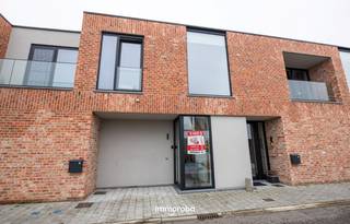 Deze prachtige woning bevindt zich in een nieuwe woonwijk (St. - Baas Vijve).De woning is energiezuinig (zonnepanelen) en kent volgende indeling:...