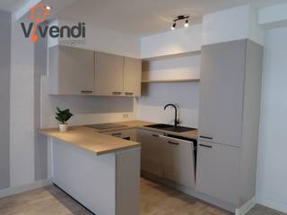 Recent volledig gerenoveerd 1-slaapkamerappartement inclusief garagebox.<br />Op een rustige ligging binnen de ring bevindt zich dit recent volledig gerenoveerde 1-slaapkamerappartement met een bewoonbare oppervlakte van maar liefst 81 m².<br />Het appartement beschikt over een privé inkom, wat zorgt voor extra privacy en comfort. De ruime leefruimte sluit aan op een volledig nieuw geïnstalleerde keuken voorzien van alle hedendaagse gemakken. Verder is er een ruime slaapkamer en een verzorgde badkamer uitgerust met douche en toilet. Buiten geniet u van een voortuin en een achterliggend terras aan de slaapkamer, ideaal om in alle rust te ontspannen. Onmiddelijk beschikbaar! Slechts € 15/maand vaste kosten! EPC label C.<br />Een instapklaar appartement op een gunstige en rustige locatie. Neem gerust contact op voor meer informatie of een bezoek ter plaatse via mijn huurprofiel.