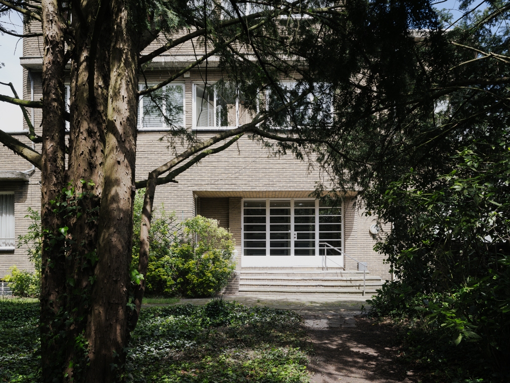 Omgeving Sint-Pieters statoin - Imposante half vrijstaande villa met parktuin, in nieuwe zakelijkheid naar een ontwerp van architect Geo Bontinck (1935). - photo 5