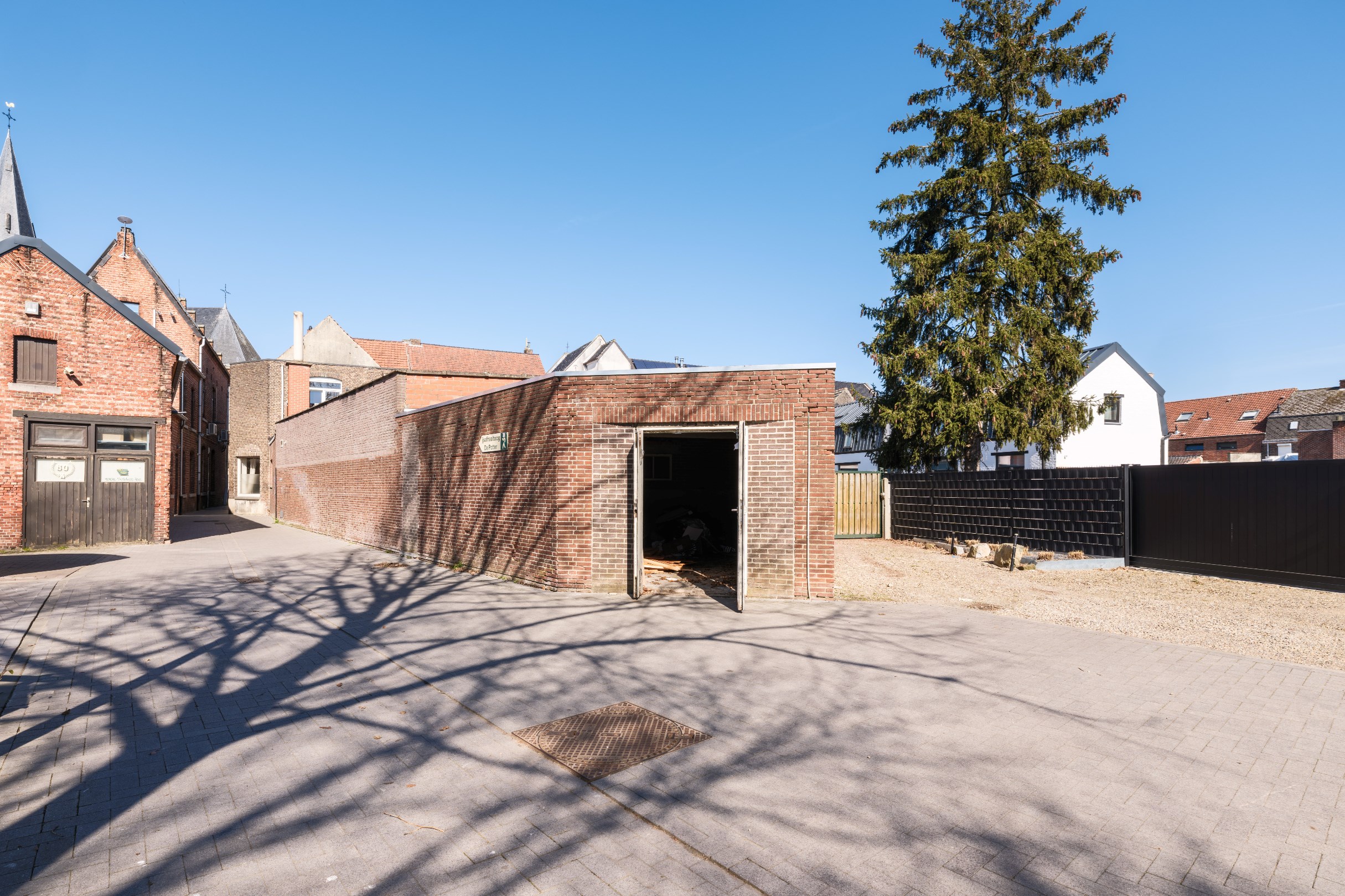 Ideaal gelegen handelspand van 667m² gelegen op een toplocatie in Bree. - foto 5
