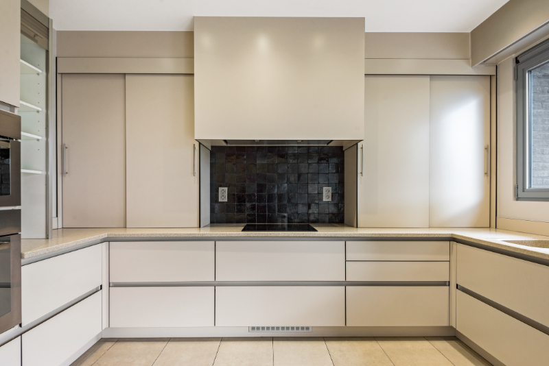 Centraal gelegen instapklaar GLVL appartement met 2 SLK, autostaanplaats &amp; Z-tuin ca 480m2 - foto 5