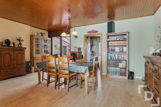In Vlamertinge vinden we deze ruime woning terug. Wonen in Vlamertinge betekend wonen in een levendig dorp met alle voorzieningen en een...