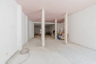 Dit handelspand is zeer gunstig gelegen middenin het handelscentrum van Wetteren. Het heeft dus alle voorzieningen zoals winkels, scholen en...