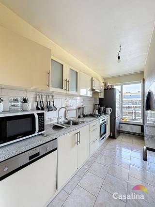 Casalina Real Estate biedt exclusief te koop aan – een ruim appartement van 70 m² op de 14e verdieping.Het bestaat uit een inkomhal met vestiaire en...