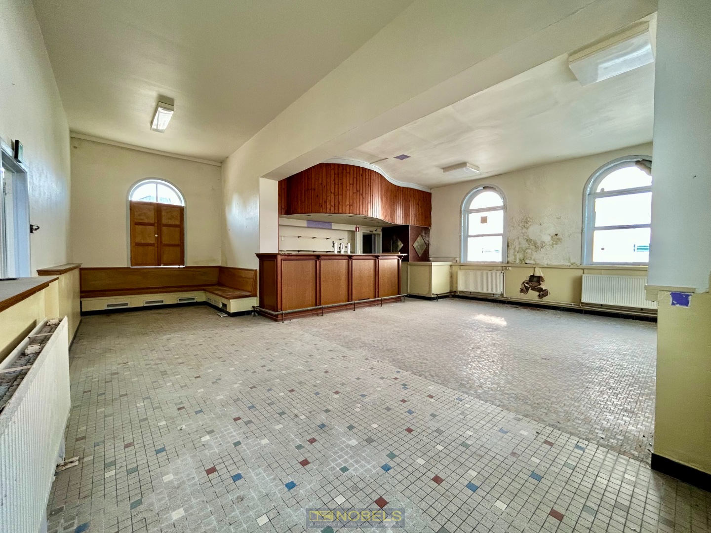 Te huur uniek, multifunctionele ruimte gelegen in station Ronse - foto 4