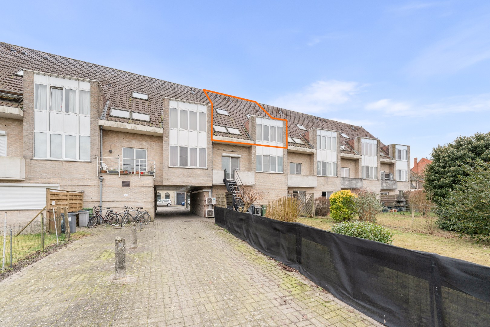 Ruim duplex appartement met 3 slaapkamers en garage te Lokeren - foto 2