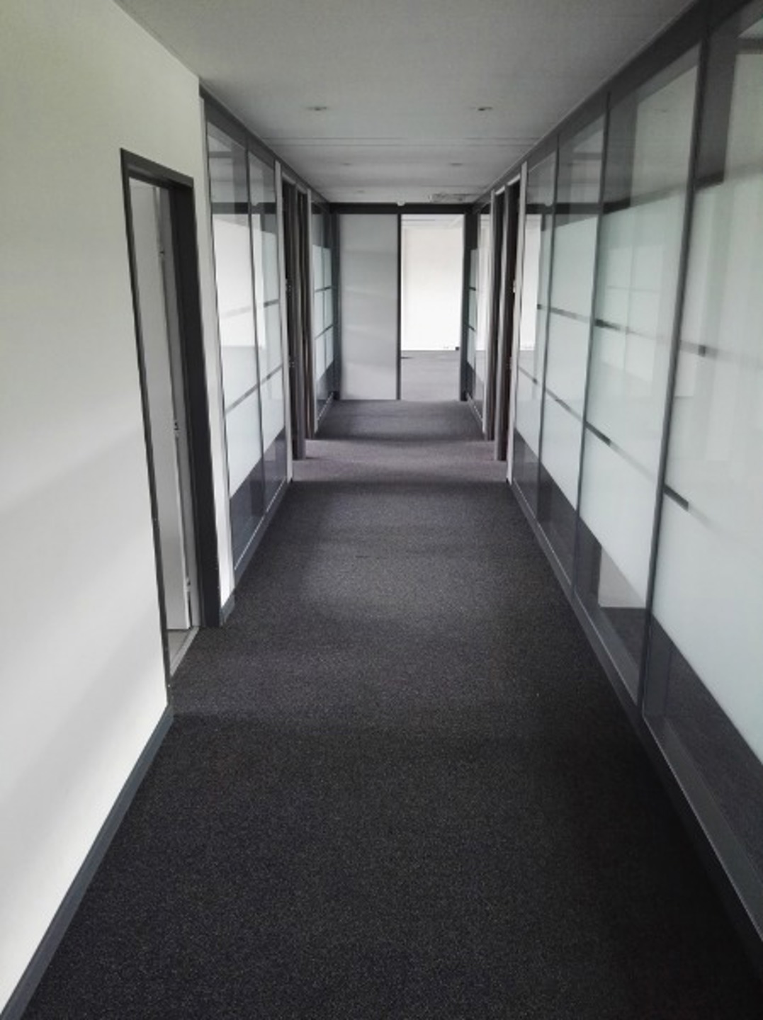 Commercial à louer à Groot-Bijgaarden - photo 3