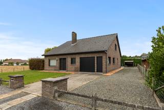 Renovatieproject met visieGroene en rustige liggingRuim perceel met potentieelVolledig naar eigen smaak in te richten...