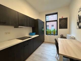 <p>*Energetische renovatie opbrengstpand 2022*<br /><br />Volledig verhuurd recent opbrengstpand gelegen op een uiterste gegeerde locatie namelijk in de Jozef II straat te Leuven. Deze straat is een sypathiek rustig straatje en vormt de verbinding tussen de Arnould Nobelstraat en de Maria Theresiastraat. Het pand onderging een energetische renovatie in 2022 en omvat het volgende: 3 studentenkamers eigen sanitair, een duplex studio met buitenruimte en een gemeenschappelijke keuken.<br /><br />Totaal: 2808,70 euro/ maand = 33.704 euro/ jaar<br />Netto rendement 3,33%<br />Bruto rendement: 3,77%<br /><br />Meer informatie of een bezoek ter plaatse? Contacteer onze expert investeringsvastgoed Jacky: jacky@connect-immo.be of 04 95 53 46 49<br /><br />wgsche, vg, gdv, gvkr, gvv<br />EPB Startverklaring</p>