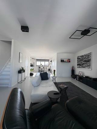 Op een bijzonder centrale locatie aan de Mechelsesteenweg, vlak bij de Leien en op wandelafstand van het bruisende hart van Antwerpen, bevindt...