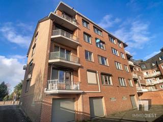 Ligging, ligging, ligging! Dit fraaie appartement op de tweede verdieping nabij Leuven-centrum combineert wonen met een uitstekende...