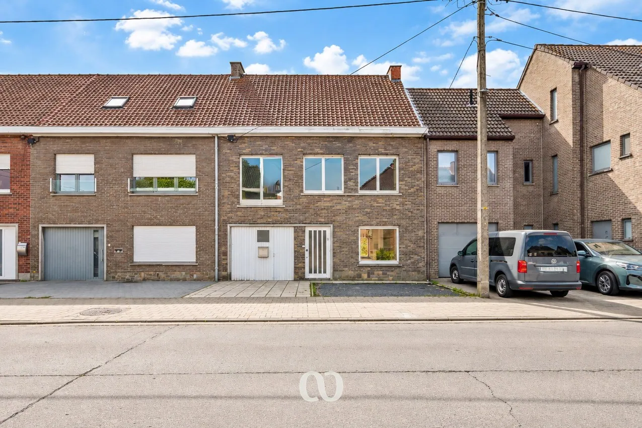 Te renoveren gezinswoning met 4 slaapkamers en tuin in Oudenaarde - foto 1