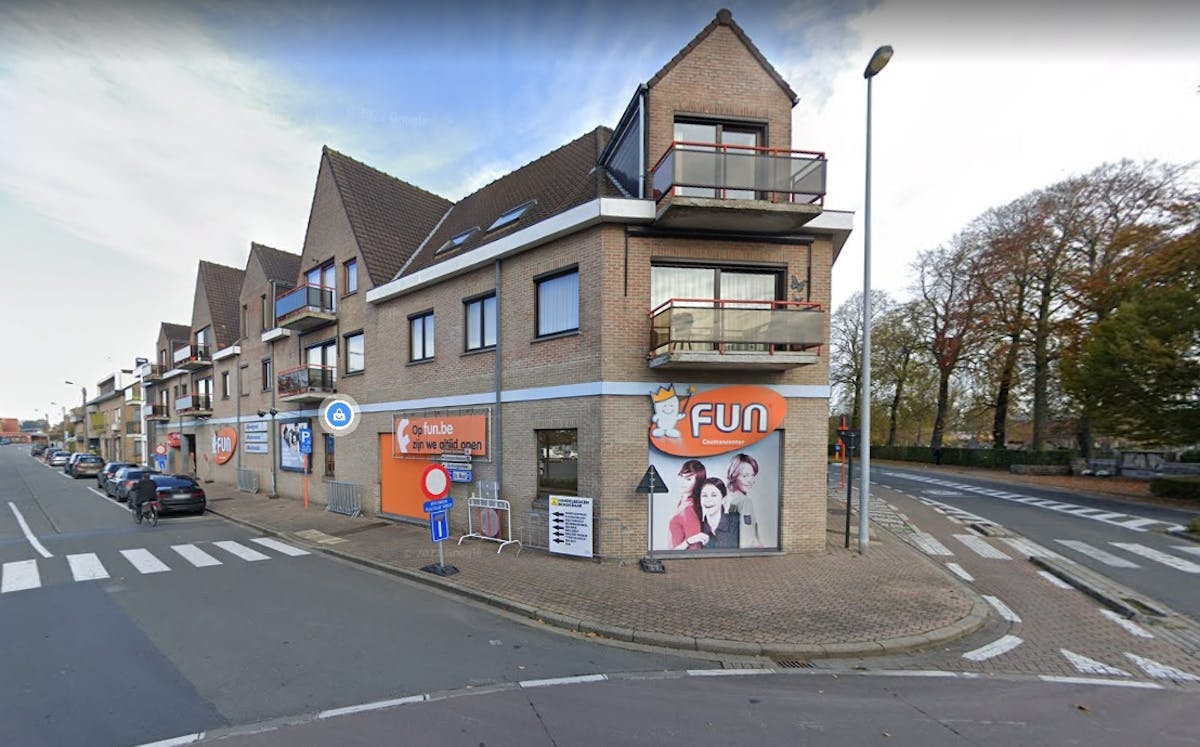 Handelspand te huur van ca. 830 m² op centrale ligging in Torhout - foto 2