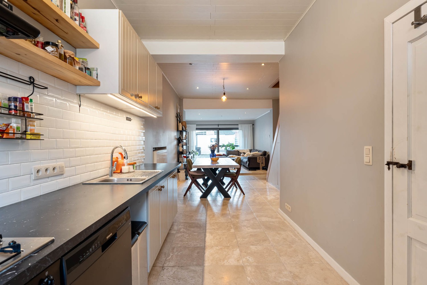 Goed gelegen halfopen bebouwing met 3 slaapkamers en een tuin met een poortje naar de straat te Wilsele! - foto 5