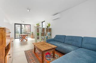 Bent u op zoek naar een instapklare, energiezuinige woning waar ruimte, rust en een uitstekende ligging samenkomen? Dan is deze woning in...