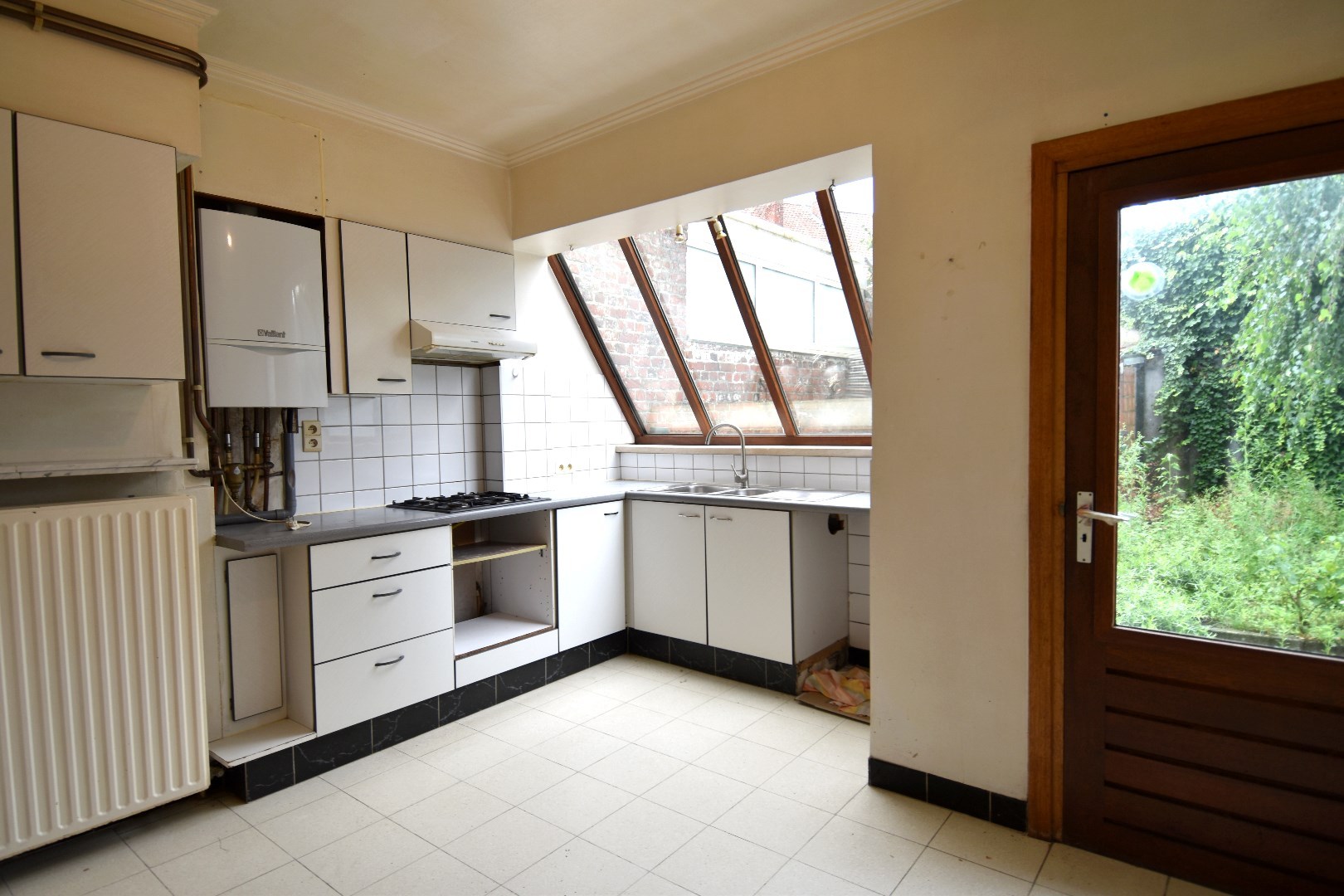 Ruime 3-slaapkamerwoning met bovenliggend appartement (woning) te koop in centrum-Kortrijk - foto 2