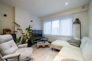 <p><span>Hyper gunstig gelegen gerenoveerde woning met 4 slpk en ruime tuin</span></p><p><span>Deze instapklare woning bevindt zich op 2 minuten van de E19, de Prins Boudewijnlaan en de Expressweg), scholen (Sint-Rita, Sint-Jozef en VTI, ...), het openbaar vervoer; </span></p><p><span>De woning werd volledig gerenoveerd met aandacht voor kwaliteit en duurzaamheid. Op het gelijkvloers vinden we de inkomhal, een gastentoilet, living/eetplaats; ruime volledig geïnstalleerde keuken (Miele toestellen), en binnenpatio (nuttig voor bv. het stallen van fietsen). Op de eerste verdieping 2 ruime slaapkamers waarvan 1 met dressing en een grote badkamer (ligbad, douche, 2 lavabo's en toilet). Op de 2</span><span><sup>de</sup></span><span> verdieping vinden we de 2 andere ruime  slaapkamers waarvan 1 met berging. </span></p><p><span>Achteraan bevindt zich een recent volledig heraangelegde tuin met deels overdekt terras en achteraan een zeer ruime tuinberging of hobbyruimte. Tenslotte beschikt de woning over een kelder met wasplaats en technische ruimte.</span></p><p><span> </span></p><p><span>+ Instapklaar tijdloos geheel</span></p><p><span>+ Zeer gunstige ligging</span></p><p><span>+ zonnige ruime en rustige tuin</span></p><p><span>+ 4 ruime slaapkamers</span></p><p><span>+ Elek. conform - gunstige EPC</span></p><p><span>+ ruime tuinberging voor feestjes of hobbyruimte</span></p><p><span> </span></p>