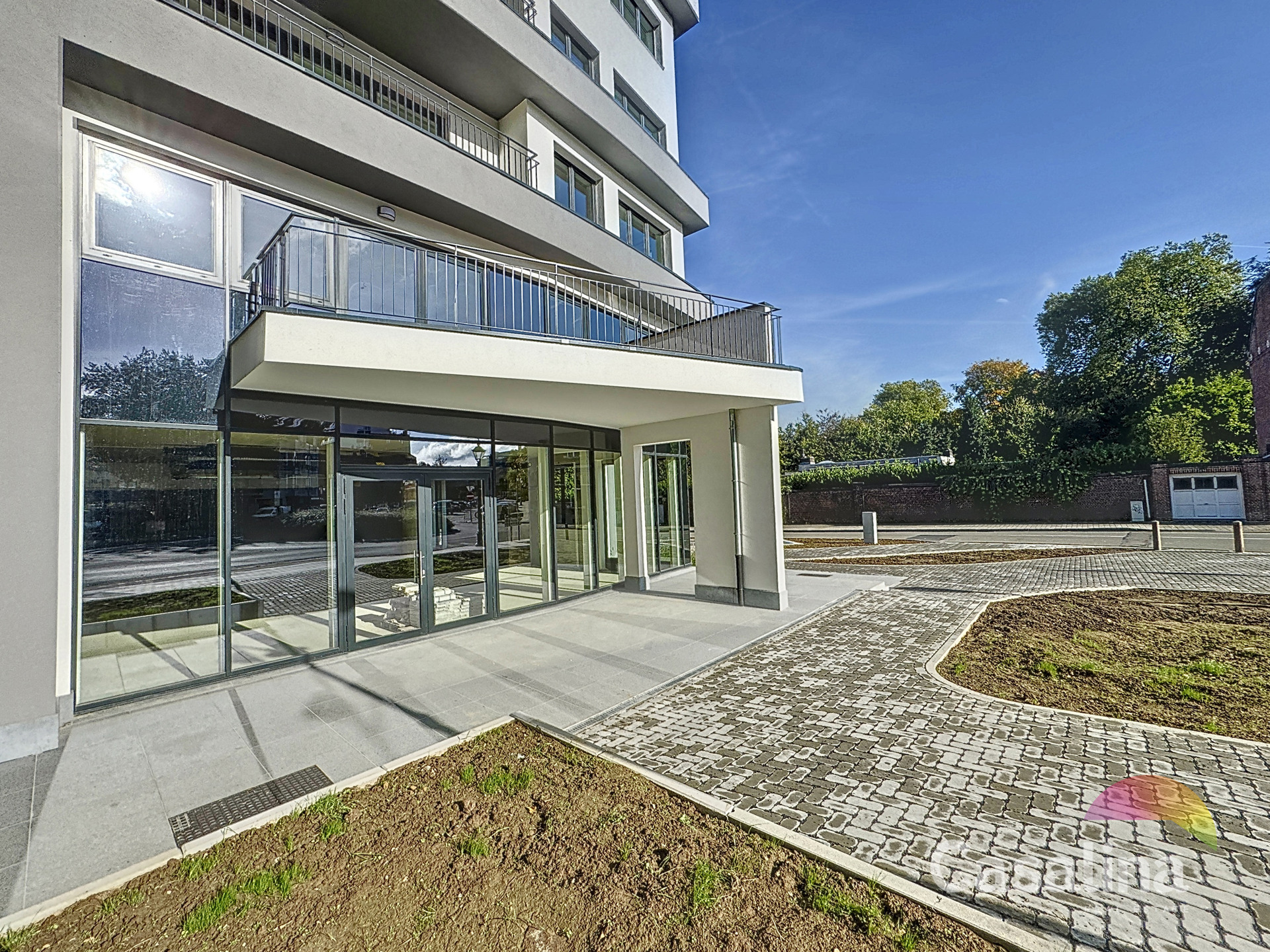 Handelsgelijkvloers te huur in een nieuwbouwproject - foto 1