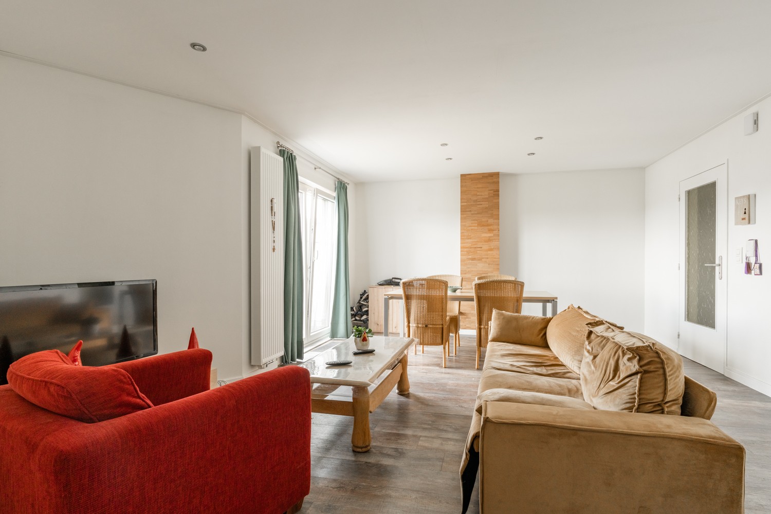 Mooi gerenoveerd appartement pal in het centrum van Neerpelt! - foto 5