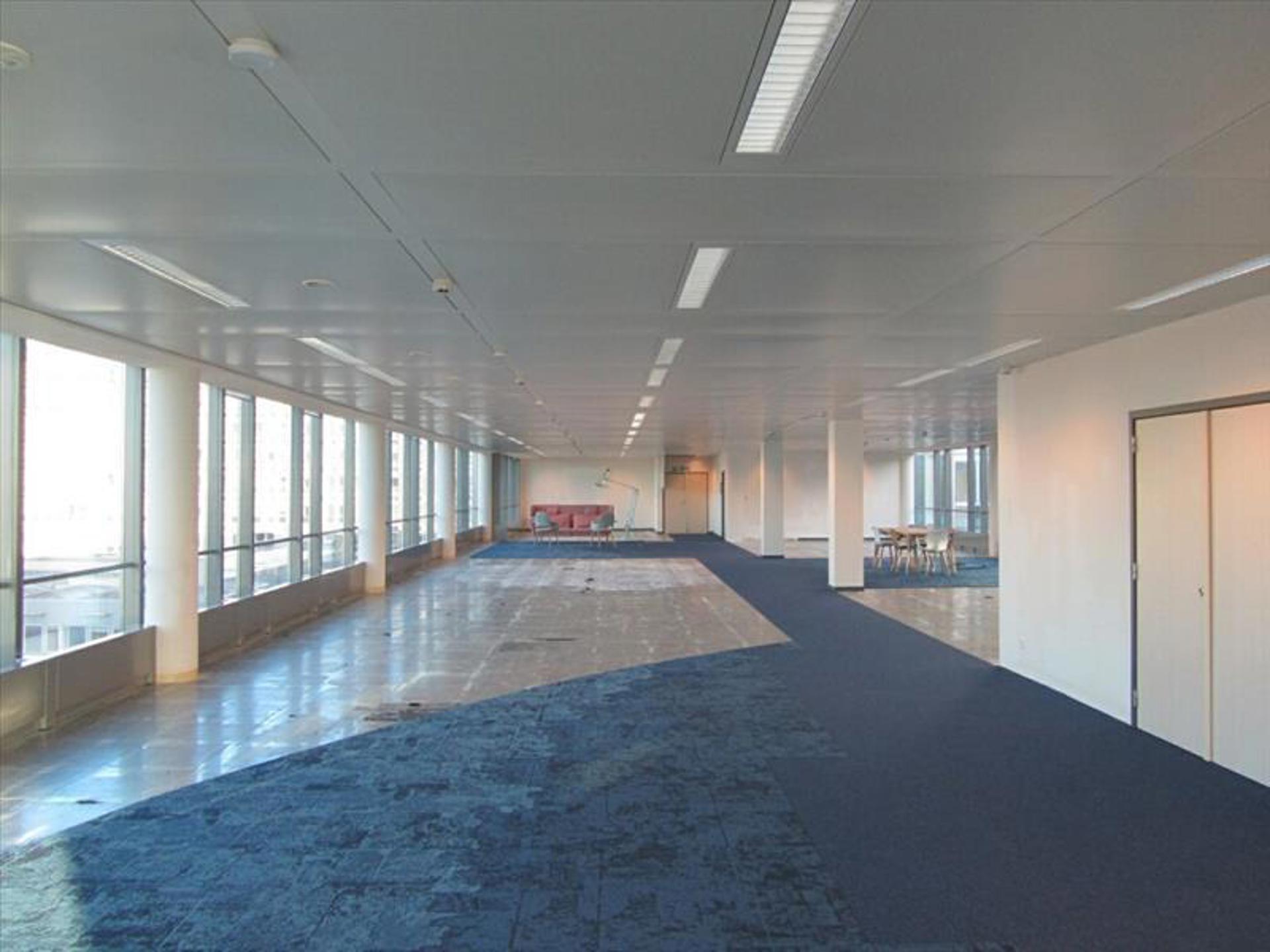 Modern gerenoveerd kantoorgebouw in Brussel - foto 4