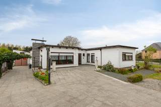 *** KIJKDAG 25/04 tussen 10u - 13u *** Op afspraak *** Uniek gelegen bungalow in het pittoreske en landelijke Asbeek, waar rust, natuur...