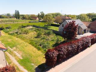 Voor verdere info of een vrijblijvende waardebepaling van uw eigendom: pieter.buedts@homixx.be of 016 199 347.<br /><br />Bent u op zoek naar het ideale perceel om uw droomwoning te realiseren? Homixx Vastgoed stelt u graag deze prachtig gelegen bouwgrond voor centraal gelegen te Kampenhout. Dit perceel combineert een serene woonomgeving met een uitstekende bereikbaarheid van lokale voorzieningen.<br /><br />Met een grondoppervlakte van ongeveer 8are58 biedt dit perceel tal van mogelijkheden voor een residentieel bouwproject.<br />De maximale bouwbreedte bedraagt 12,90 meter, wat u de nodige architecturale vrijheid geeft om een ruime en lichtrijke woning te ontwerpen.<br /><br />Bovendien geniet u hier van volledige gemoedsrust: het perceel is niet overstromingsgevoelig.<br />Dit is een unieke kans voor wie houdt van groen en rust, zonder in te boeten op een centrale ligging.<br /><br />Neem contact op met Pieter via 016 199 347 of pieter.buedts@homixx.be voor meer informatie.