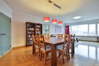 Op een zeer centrale locatie in Borgerhout, vinden we dit aangename 2slk appartement. Het appartement bevindt zich op de bovenste verdieping en is...