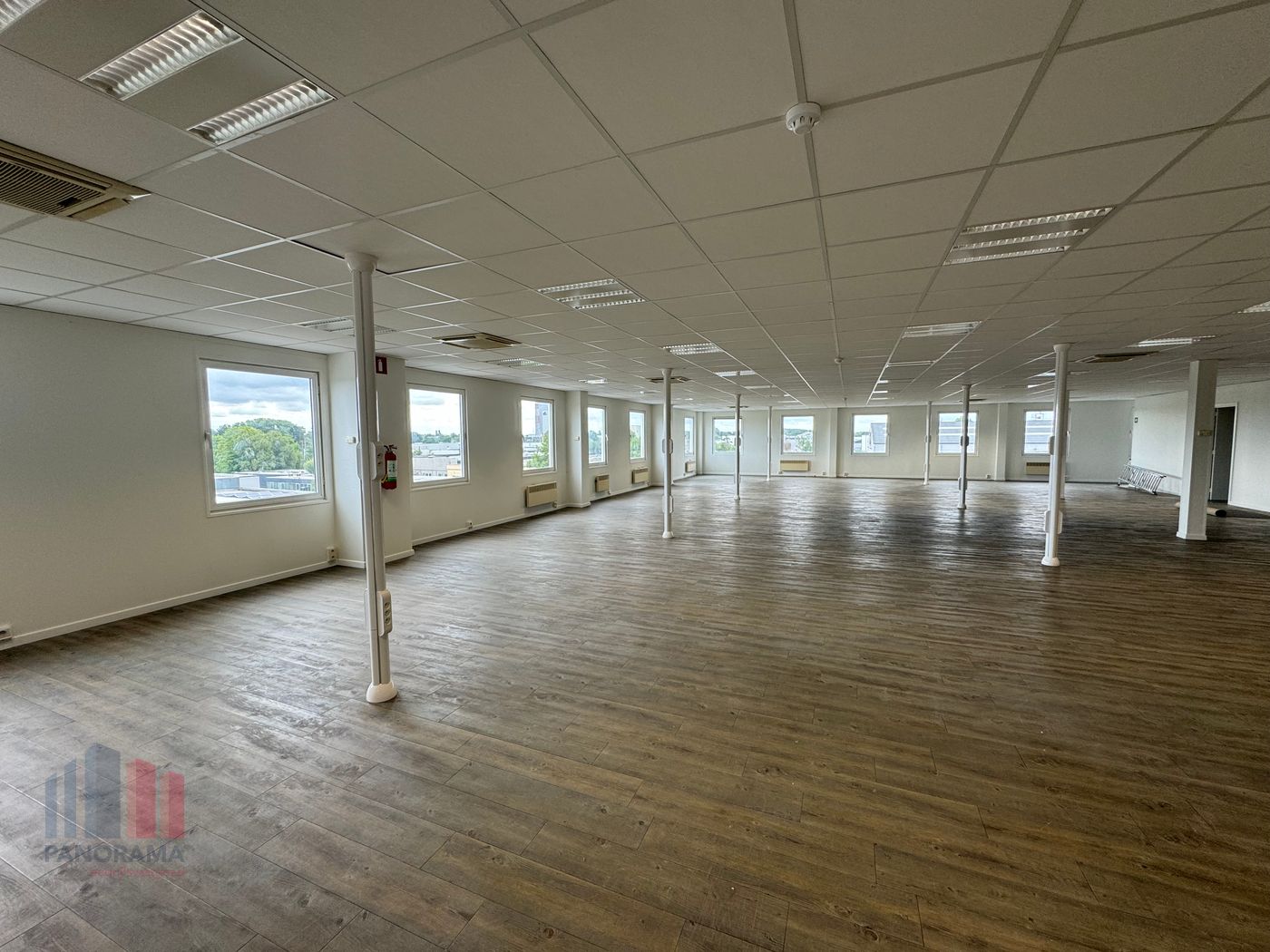 Instapklare &amp; gerenoveerde kantoren van 398 m² langs E40 Drongen - foto 5