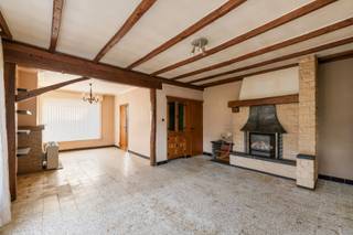 - Charmante halfopen bebouwing in het centrum van Dadizele: Kleppestraat 59- Lichtrijke leefruimte met veranda- Keuken- Badkamer met toilet- 3...