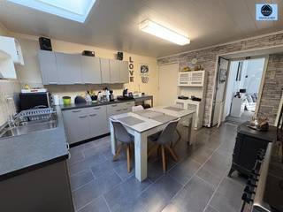 VERY WELL LOCATED HOUSE WITH GARAGE AND 4  ROOMS.Guide price : 375,000 euros Very well located house with garage and 4 rooms.The house has an...