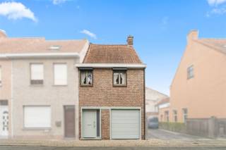 OP TE FRISSEN WONING MET 4 SLAAPKAMERS, GARAGE EN TUINVANAF 210 000 EURO.DEZE RUIME GEZINSWONING VORMT DE PERFECTE BASIS VOOR WIE OP ZOEK IS NAAR EEN...