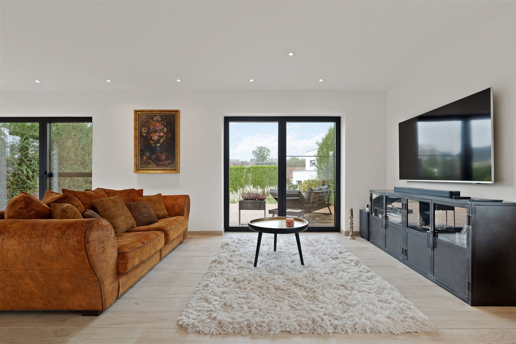 UITERST KNAP GERENOVEERDE WONING MET 3 SLAAPKAMERS GELEGEN OP EEN ZONNIG GEORIËNTEERD PERCEEL TE PAAL - foto 5