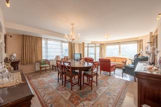 Ruim hoekappartement (109m²) met 3 volwaardige slaapkamers gelegen te Lippenslaan samen met de Taborastraat te Knokke-Heist. Gelegen op een...