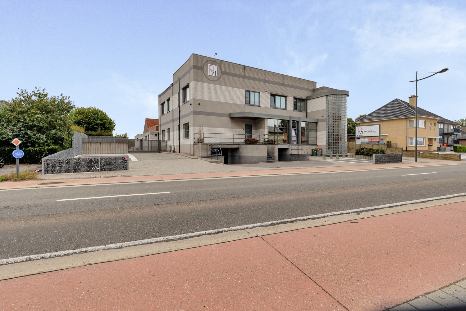 Unieke vastgoedopportuniteit! Ruim bedrijfscomplex met 2 appartementen en exclusief penthouse op 46a 55ca! - foto 4