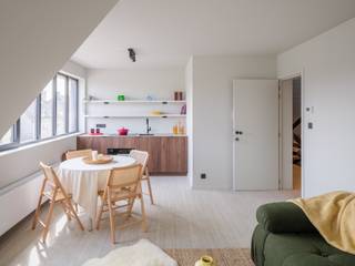 Volledig vernieuwd appartement/studio op een toplocatie aan het UZ Gent!<br />Bent u op zoek naar een volledig vernieuwd appartement/studio met slaaphoek vlakbij het UZ Gent? <br />Dan is dit zeker iets voor u! <br /><br /><u><strong>Voor meer info elisa@ocvastgoed.be of 0468 45 65 26! </strong></u><br /><br /><strong>REEDS 85% VERKOCHT!</strong><br /><br />Wij bieden in dit project 14 appartementen aan op een absolute A-locatie bij het UZ Gent, met een onmiddellijke verbinding naar alle belangrijke invalswegen. <br /><br /><u><strong>Troeven: </strong></u>
<ul>
	<li>Volledig vernieuwd: De uitstraling en het comfort van nieuwbouw dankzij een totaalrenovatie.</li>
	<li>Kwaliteitsmaterialen: Voorzien van prachtige parketvloeren en een op maat gemaakte keuken.</li>
	<li>Optimaal comfort: Het gebouw beschikt over een lift.</li>
	<li>Mobiliteit: Mogelijkheid tot aankoop van een garageplaats en veilige stallingen voor fietsen.</li>
</ul>
Bent u benieuwd naar de verschillende types en prijzen? Wacht niet te lang en plan vandaag nog uw bezoek aan deze toplocatie!<br /><br />Bruikbare vloeroppervlakte (opgemeten volgens EPC van specifieke studio huisnr. 210): 40 m2.<br /><br />Stedenbouwkundige inlichtingen: bouwvergunning, woongebied,  voorkooprecht, geen gerechtelijke herstelmaatregel of bestuurlijke maatregel opgelegd.<br />Geen overstromingsgevoelig gebied. P-score = A, G-score = A, geen renovatieverplichting<br />Elektriciteit conform <br />EPC: 101 kWh (B) <br /> 
