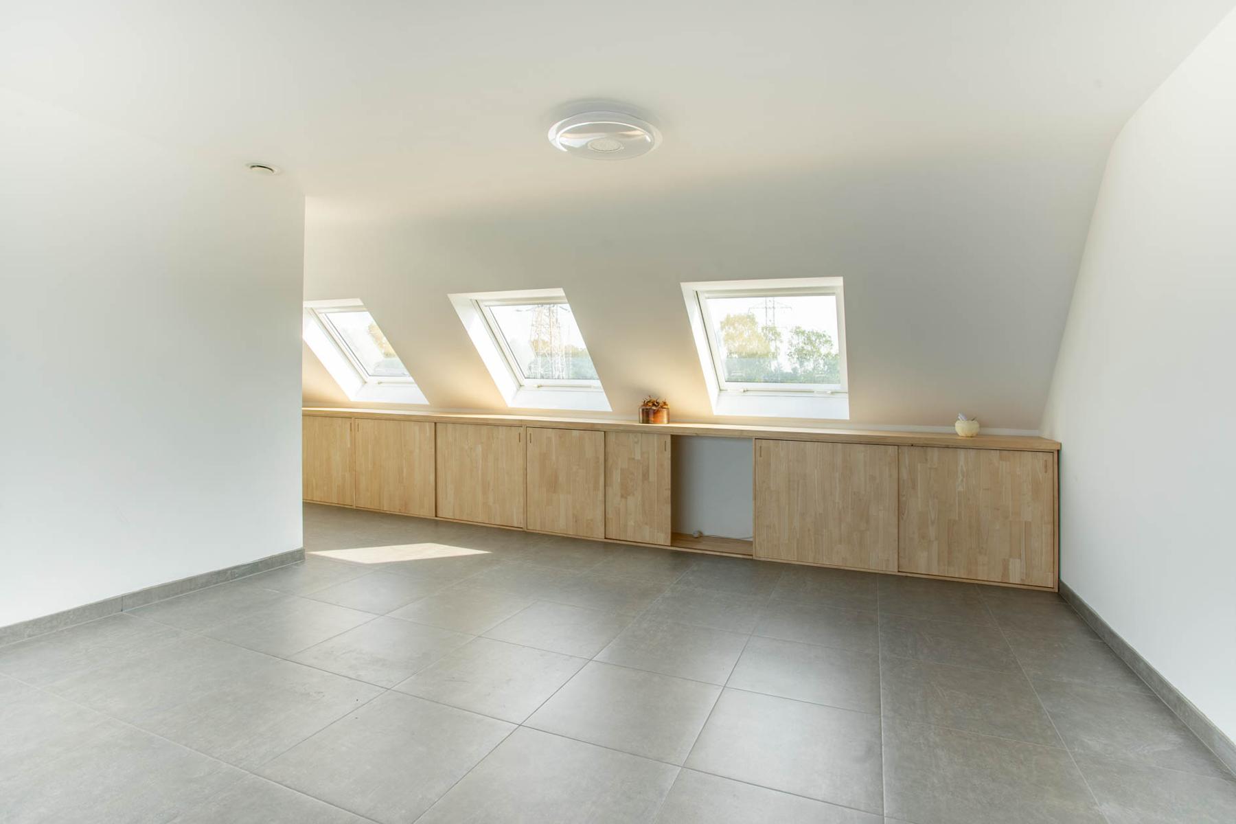 DAKAPPARTEMENT MET 2 SLAAPKAMERS EN TERRAS - foto 4