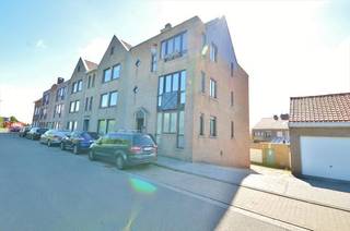 garagebox te koop in een kleinschalig residentie, plus punt er is elektriciteit aanwezig in de garagebox.