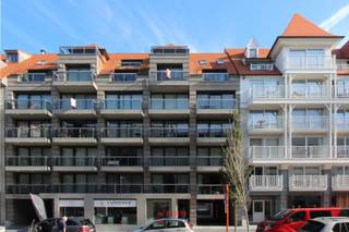Zeer knappe studio met slaaphoek te huur in residentie Aalscholver. De studio beschikt over een aangenaam terras om te genieten van een...