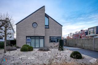 Vrijstaande gezinswoning met drie slaapkamers in het hartje van HoogstratenOp zoek naar een ruime woning in een rustige en kindvriendelijke straat,...