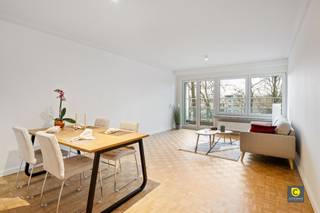 High quality 2-bedroom apartment with spacious terrace - BerchemThis beautiful apartment centrally located in Berchem, combines modern comfort with...