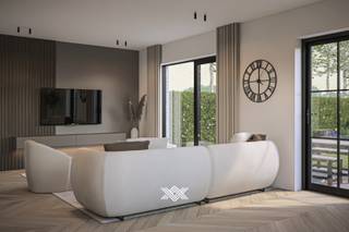 <strong>Wonen op een uiterst bereikbare locatie nabij het centrum van Gent - 6% btw mogelijk</strong><br /><br />Op een vlot bereikbare ligging in het groene Drongen vind je dit woonerf 'Ter Drongen': een plek waar woonkwaliteit hand in hand gaat met de nabijheid van de stad. Met Gent op slechts enkele minuten rijden en uitstekende verbindingen naar de E40 en R4, geniet je hier van zowel het gemak van mobiliteit als de charme van een landelijke omgeving. Winkels, scholen en natuur zijn allemaal binnen handbereik, waardoor dit adres de perfecte uitvalsbasis is voor wie comfortabel en centraal wil wonen.<br /><br /><strong>Ruimte, licht en architectuur met visie</strong><br /><br />Met een <strong>grondoppervlakte van 783 m²</strong> en een <strong>bewoonbare oppervlakte van 184 m²</strong> biedt deze woning volop ruimte om comfortabel te leven. De open leefruimte sluit naadloos aan op de zongerichte tuin, en dankzij de grote ramen langs drie zijden baadt het interieur de hele dag in natuurlijk licht.<br /><br /><strong>Kwaliteit en comfort</strong><br /><br />Voor de afwerking van deze woning heeft u nog de vrijheid om de keuzes zelf te maken, volledig in lijn met uw eigen smaak en goesting. U geniet standaard van een hoogwaardige afwerking met onder meer:<br /><br />- Warmtepomp (lucht-water) met vloerverwarming<br />- 10 zonnepanelen van 460 Wp<br />- Geavanceerd ventilatiesysteem<br /><br />Op de verdieping bevinden zich drie volwaardige slaapkamers, een badkamer en een apart toilet.<br /><br /><strong>Flexibele indeling – snelle oplevering</strong><br /><br />Wat dit project extra aantrekkelijk maakt, is het vlotte en betrouwbare bouwproces. Dankzij de doordachte werkwijze van Danilith kunt u rekenen op een efficiënte uitvoering en een korte oplevertermijn, zodat u sneller dan verwacht kunt verhuizen naar uw nieuwe, energiezuinige woning.<br /><br /><strong>Uw nieuwe thuis in Drongen</strong><br /><br />Deze woning combineert hedendaagse architectuur, moderne technieken, ruimte en een aantrekkelijke ligging in het groen. Ideaal voor wie op zoek is naar een kwalitatieve, duurzame nieuwbouwwoning met vrijheid én comfort.<br /><br />Benieuwd naar deze nieuwbouwwoning in Drongen? Een persoonlijke, vrijblijvende afspraak kan via guillian@landbergh.be of 09 278 78 79.