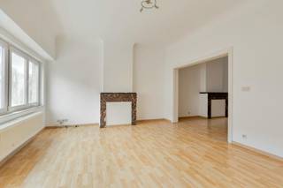 In de Jan Baptist Corremansstraat te Boom staat dit ruime en lichtrijke appartement te koop. Dit vastgoed bevindt zich op een uitstekende locatie nabij het bruisende centrum. Bent u op zoek naar een instapklaar appartement of kwalitatieve immo om te kopen in Boom, dan is dit pand zeker een bezoek waard. <br /><br />Indeling:<br />- Inkomhal<br />- Woonkamer <br />- Eetkamer<br />- Keuken <br />- Slaapkamer 1 (14 m²) <br />- Slaapkamer 2 (14 m²)<br />- Badkamer <br />Afzonderlijk toilet<br /><br />Troeven van dit appartement:<br />- Praktische indeling met ruime en lichtrijke leefruimtes<br />- Twee volwaardige slaapkamers<br />- Twee ondergrondse kelderbergingen<br />- Rustig gelegen balkon/terras<br />- Uitstekend gelegen voor wie centraal wil wonen in Boom <br /><br />Bereikbaarheid:<br />- Vlak bij het centrum van Boom en diverse invalswegen <br />- Winkels, scholen en openbaar vervoer op wandelafstand<br /><br />Bent u geïnteresseerd in dit vastgoed te koop in 2850 Boom? Aarzel dan niet om contact met ons op te nemen.<br />Wenst u uw eigendom ook te koop of te huur te stellen? Steeds tot uw dienst om u verder te helpen met al uw vragen over vastgoed!<br /><br /><br />De eigendom wordt aangeboden via de Power-sale formule. Op 21/10/2026 tussen 10:00 en 18:00 kan u het appartement op afspraak komen bezichtigen en een bod uitbrengen. De vermelde prijs is een instelprijs. Voor meer info, gelieve contact op te nemen met de dossierverantwoordelijke.<br /><br />Bestuursmaatregelen in het maatregelenregister: nee<br /><br />Deze AI-visualisaties zijn bedoeld als inspiratie. Er werd geen rekening gehouden met technische specificaties, stedenbouwkundige voorschriften of de concrete mogelijkheden tot realisatie.