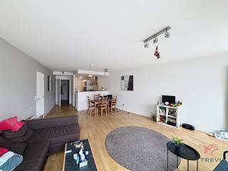 BRUSSEL-CENTRUM, op een steenworp van het De Brouckèreplein en alle voorzieningen, in een recent gebouw, ONGEMAKKELIJK appartement van ±104m² (EPB)...