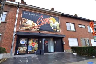 In het hart van Heule bevindt zich deze uitstekend uitgeruste en hoogkwalitatieve bakkerij, die maar liefst 2x werd uitgeroepen tot Beste Bakker...