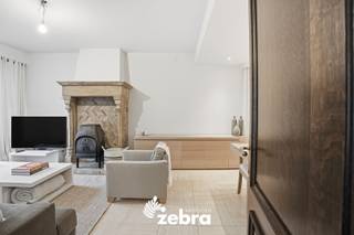 Deze charmante, ruime woning met vier slaapkamers en een gezellig terras is gelegen in het centrum van Roeselare. Op wandelafstand van...