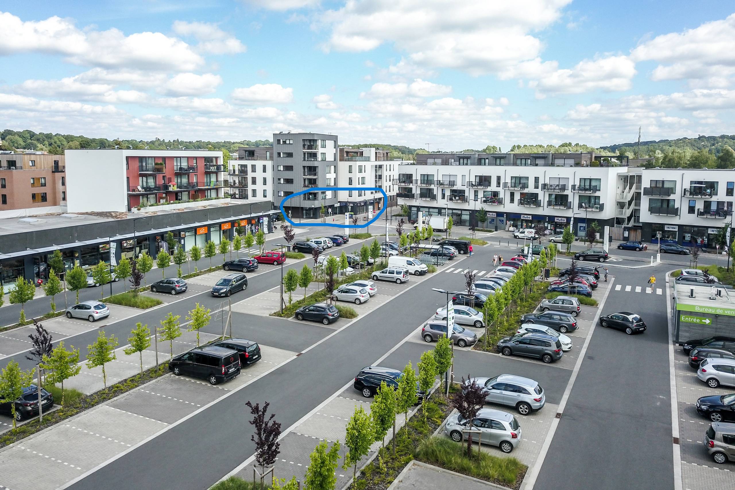 Commercial for rent in Court-Saint-Etienne - photo 2